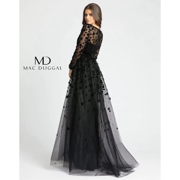 NWT Mac Duggal 67502 Floral Appliqué V-Neck Evening Gown Size 4 Black $798 - Picture 4 of 16
